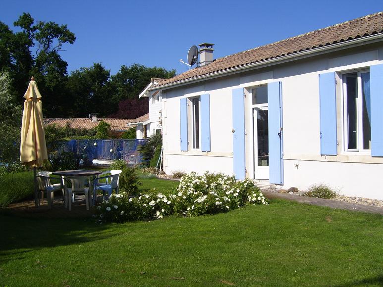 Le Porge - House with pool and garden
